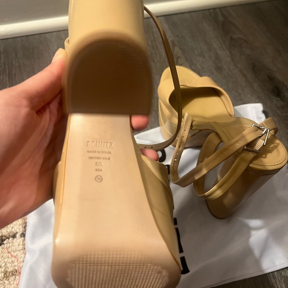 Brand New SCHUTZ High Leather platform heels - Picture 2 of 3